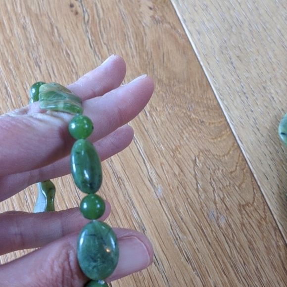 Handmade greeen stone necklace and bracelet. - Picture 6 of 6